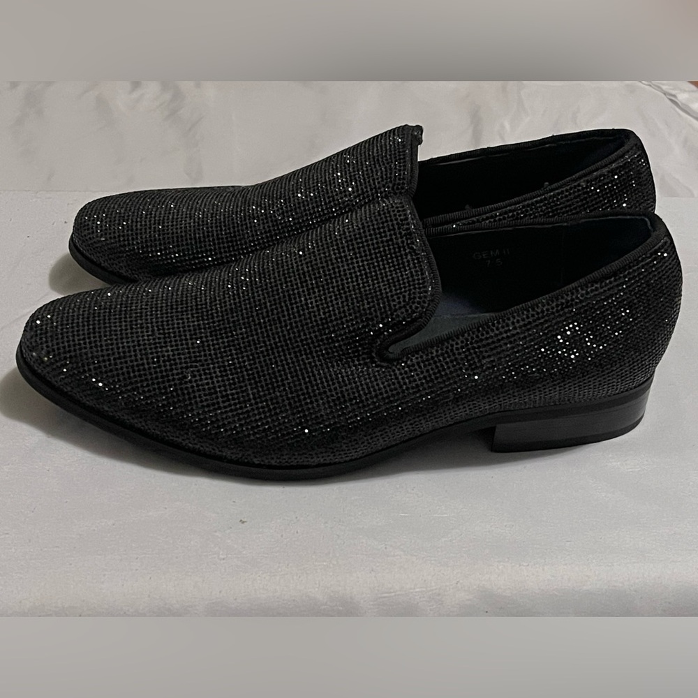Black Slip-On Loafers with Sleek Design